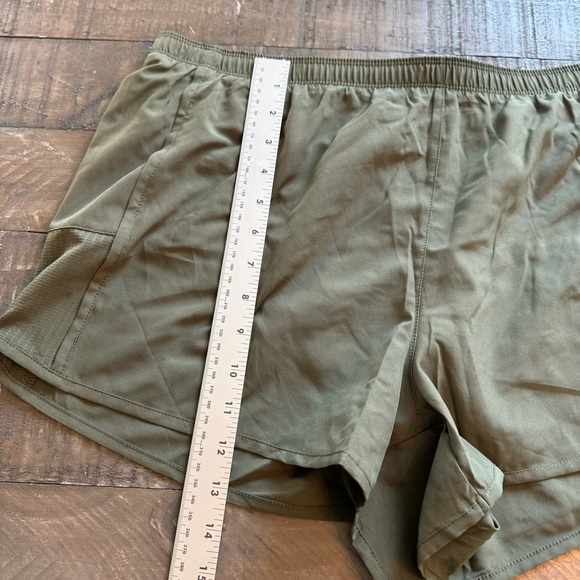 Reebok Women's Run with It Shorts Size XL (Army Green) NWT Activewear Outdoor - Picture 7 of 8